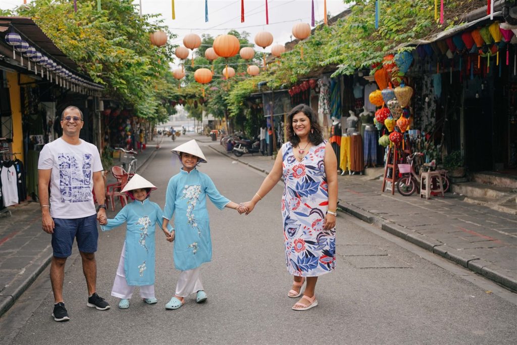 Local photographer near me | Nenis's family are from Singapore